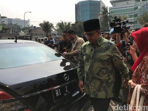Anies Laris Manis