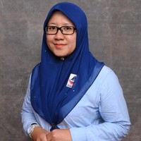 Energi hingga perubahan iklim tentu bukan bidang yang mudah. Tapi di usia muda, Yeo Bee Jin sudah dipercaya untuk memimpin kementerian. Untuk membantunya, ditunjuklah Isnaraissah Munirah Majilis yang juga masih muda yakni berusia 36 tahun. Foto: Facebook Isnaraissah Munirah Majilis