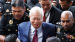 Foto: Senyum Najib Saat Akan Didakwa Terkait Skandal 1MDB