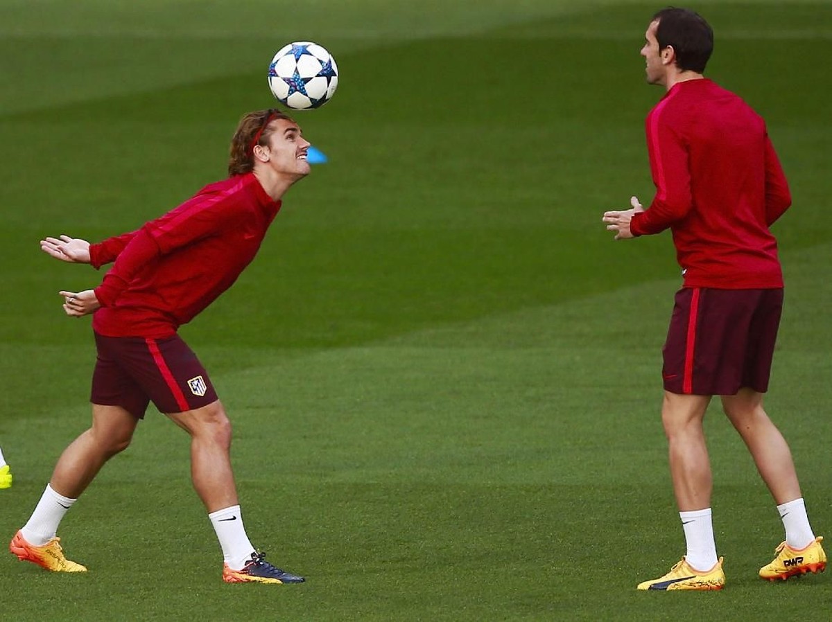 Antoine Griezmann berlatih bersama Diego Godin di Atletico Madrid. (Foto: Gonzalo Arroyo Moreno/Getty Images)