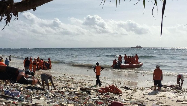 Balita Setahun Dilaporkan Hilang dalam Kecelakaan KM Lestari Maju Balita Setahun Dilaporkan Hilang dalam Kecelakaan KM Lestari Maju
