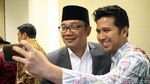 Kang Emil dan Emil Dardak Selfie di Markas PPP