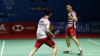 Hasil ini membuat pasangan Marcus/Kevin mengamankan tiket ke babak kedua Indonesia Open 2018.