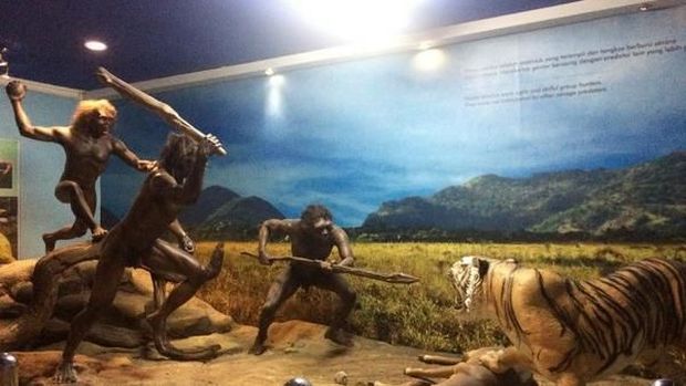 Diorama makhluk purbakala berburu