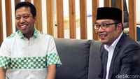 Sebelumnya, Emil sudah bertemu dengan Ketua Umum PKB Muhaimin Iskandar alias Cak Imin dan Ketua Umum Partai NasDem Surya Paloh.