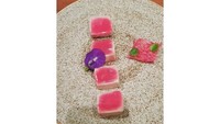 Ada banyak sajian Indonesia yang ia cicip di NUSA. Salah satunya tuna asap yang dipotong kotak-kotak kecil dengan semburat pink cantik. Foto: Instagram retno_marsudi