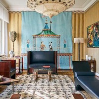 Beberapa ruangan dihiasi pajangan serta lukisan mural bertema oriental. Dekorasi yang menggabungkan gaya Eropa dan Asia membuat bangunan ini terkesan eklektik. Foto: Dok. Engel & Volkers