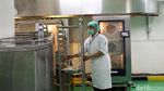 Aksi Para Koki Racik Makanan untuk Atlet Asian Para Games