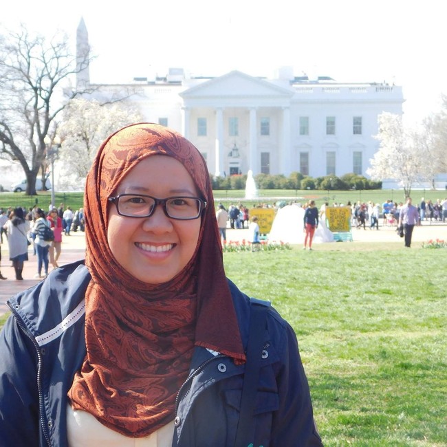 Saya percaya bahwa menjadi muda dan belum menikah tidak akan menjadi halangan bagi Inaraissah Munirah untuk memikul tanggung jawab seorang wakil menteri, kata ayah Isnaraissah, Majilis Tanggau yang merupakan seorang petani. Foto: Facebook Isnaraissah Munirah Majilis