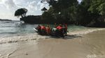 Potret Tim SAR Berjibaku Lawan Ombak Cari Korban KM Lestari Maju
