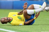 Aksi Guling-gulingan Neymar Jadi Inspirasi Iklan Terbaru KFC
