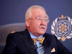 Potret Presiden Pertama Negara Langit Asgardia