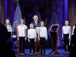 Potret Presiden Pertama Negara Langit Asgardia