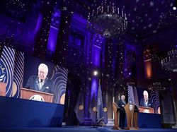 Potret Presiden Pertama Negara Langit Asgardia