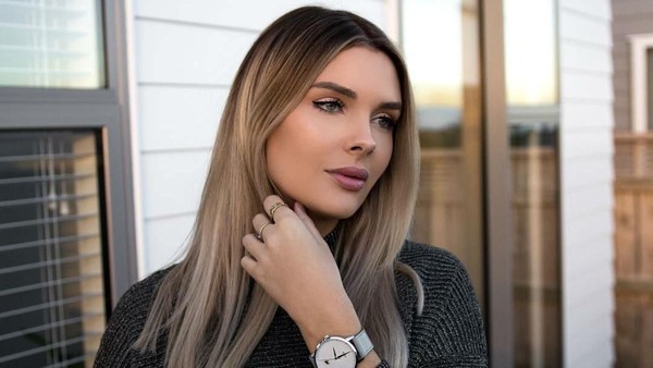 Sarah Harris, Model Playboy yang Hidupnya Hancur karena Payudara Palsu