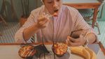 Gaya Foodies Jeje Soekarno, Putra Donna Harun yang Hobi Kulineran