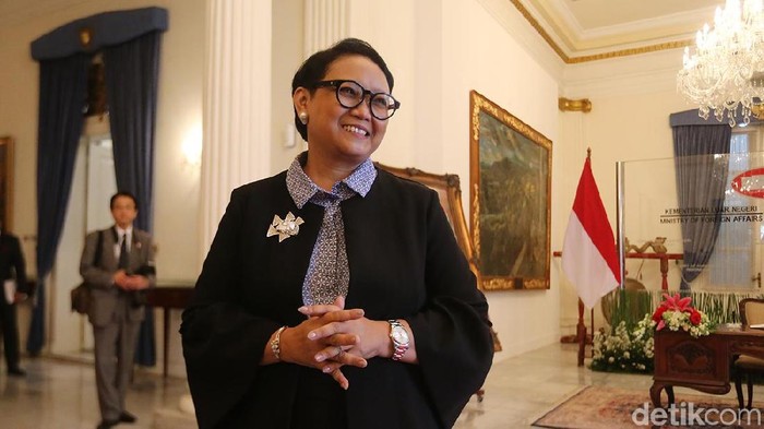 Aroma pandan dan sedap malam bisa menentramkan dan bikin relaks Menlu Retno Marsudi/Foto: Ari Saputra Aroma pandan dan sedap malam bisa menentramkan dan bikin relaks Menlu Retno Marsudi/Foto: Ari Saputra