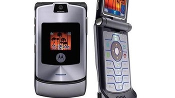 Posisi 10 ada Motorola Razr V3. Ponsel ini terjual lebih dari 130 juta unit. Foto: Internet