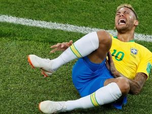 Aksi Guling-gulingan Neymar Jadi Inspirasi Iklan Terbaru KFC