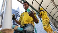 Pengerjaan pemeliharaan tersebut salah satunya dengan melakukan pengecatan.
