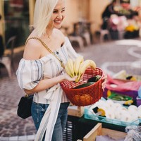 Lorelei selalu setia menemani Falcao kemana pun sang suami ditugaskan. Wanita cantik itu pernah mengikuti sang suami ke Portugal, Spanyol, hingga Monako. Foto: Instagram