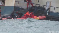 Saat ini pencarian fokus di bangkai kapal. Foto: (Yahya-detik)