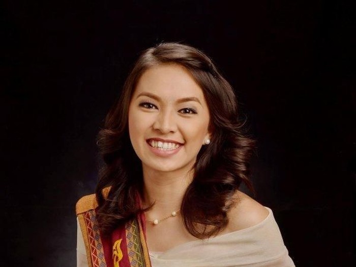 Geoselle Dela Cruz lulus cum laude meski harus melakoni 8 pekerjaan Foto: Facebook Geoselle Dela Cruz lulus cum laude meski harus melakoni 8 pekerjaan Foto: Facebook