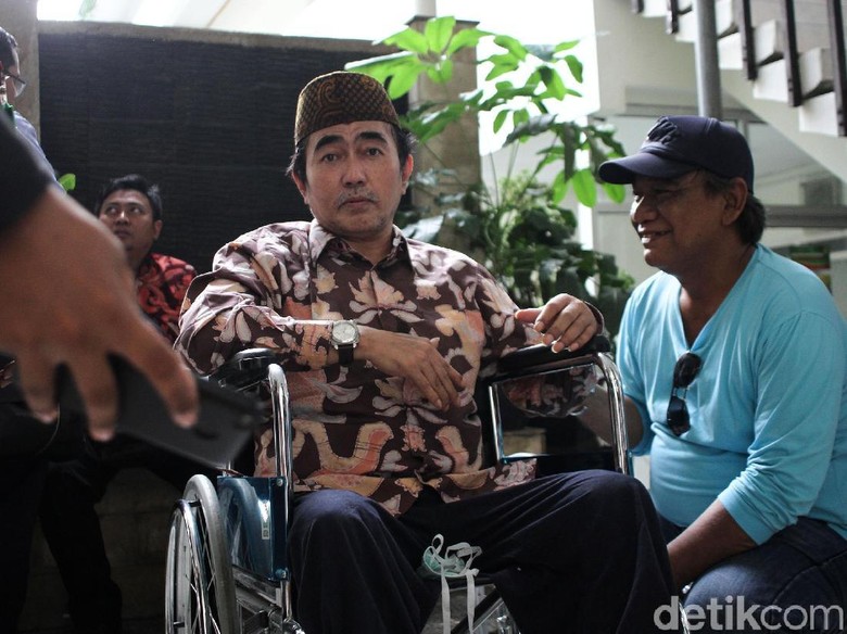 Gatot Brajamusti Sakit, Sidang Putusan Senpi Tetap Dibacakan Gatot Brajamusti Sakit, Sidang Putusan Senpi Tetap Dibacakan