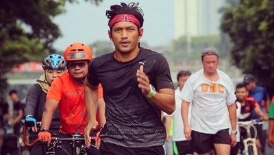 Foto: Ketika Papa Irfan Kulari ke Pantai Punya Badan Super Kekar