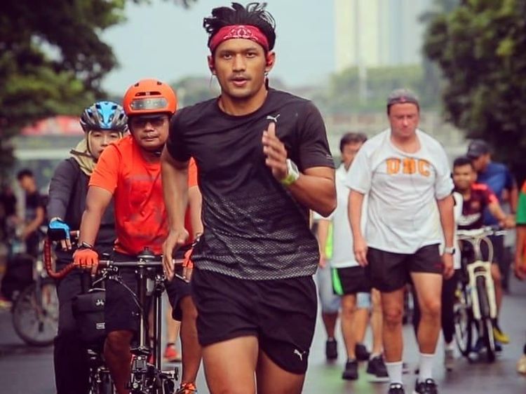Foto: Ketika Papa Irfan Kulari ke Pantai Punya Badan Super Kekar