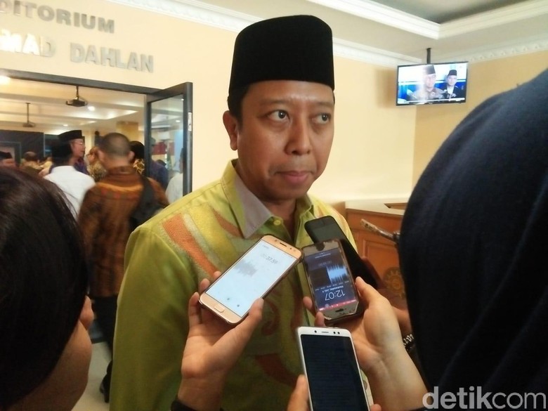 Mahfud Md Telepon Rommy Usai Buka-bukaan soal Cawapres Mahfud Md Telepon Rommy Usai Buka-bukaan soal Cawapres