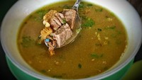 mylunch_of_mine mengunggah foto empal gentong dengan kuah kental berwarna kuning. Wah, udah cocok banget nih buat makan siang!
