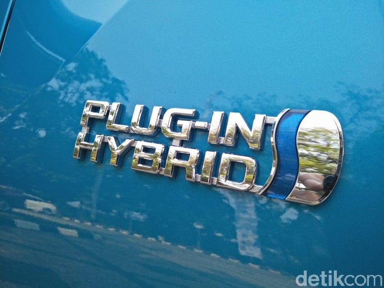 Mobil plug-in hybrid. Foto: Ruly Kurniawan Mobil plug-in hybrid. Foto: Ruly Kurniawan