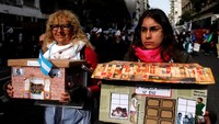 Salah satu poin tuntutan para guru ini adalah kenaikan upah setidaknya 15% dari gaji mereka saat ini. Martin Acosta/Reuters.
