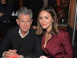 David Foster Tuai Kritikan, Sebut Istrinya Gendut Saat Pertama Kali Bertemu