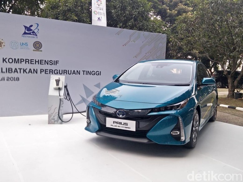 Prius Plug-In Hybrid. Foto: Ruly Kurniawan Prius Plug-In Hybrid. Foto: Ruly Kurniawan