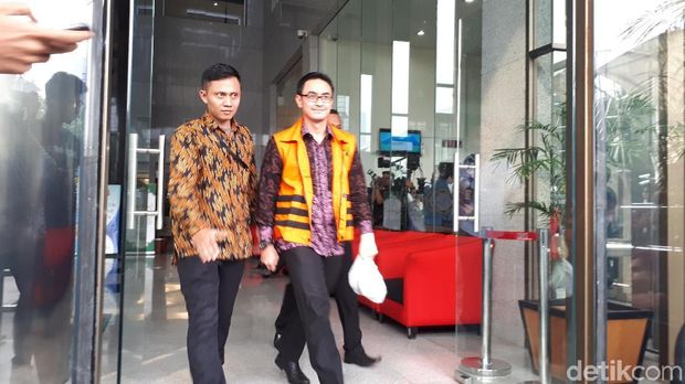 KPK Perpanjang Penahanan Zumi Zola 30 Hari