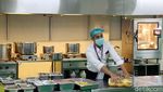 Aksi Para Koki Racik Makanan untuk Atlet Asian Para Games