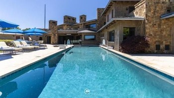 Selama berkarir di Silicon Valley, ia sukses mengumpulkan pundi-pundi yang membuatnya mampu membangun rumah mewah seharga Rp 1,8 triliun. Foto: Rex Real Estate