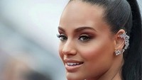 Meski kedua orang tuanya berpisah Alicia mampu membuktikan dirinya dengan prestasi-prestasi yang membanggakan. Foto: Dok. Instagram/aliciaayliesoff