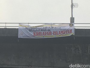 Ada Lagi Spanduk PKS-Khilafah Islamiyah, Kini di Slipi