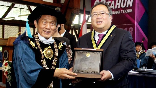 Bambang Brodjonegoro Raih Penghargaan ITB