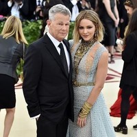 David dan Katharine memulai debut mereka sebagai pasangan kekasih di karpet merah Met Gala 2018 lalu. Ia tampil cantik berbalut gaun biru menerawang dari Georges Chakra Couture. Foto: Getty Images