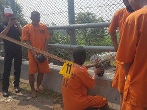 Jalani Rekonstruksi, Begini Detik-detik Pelemparan Batu ke Tol