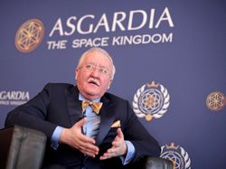 Potret Presiden Pertama Negara Langit Asgardia