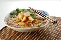 Siang Ini Enaknya Makan Sapo Tahu yang Gurih Hangat di Sini!