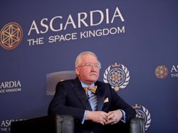 Potret Presiden Pertama Negara Langit Asgardia