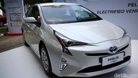 Mobil hybrid yang disumbangkan itu sebanyak 12 unit.