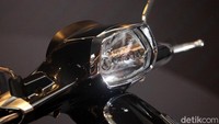 Vespa Sprint Carbon dijual terbatas.