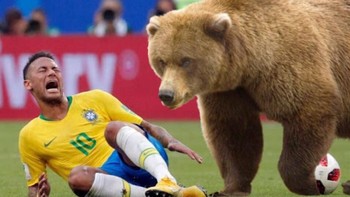 Neymar kembali jadi sorotan dengan aksi teatrikalnya. Gaya kesakitannya seperti habis ditekel beruang. Foto: Istimewa